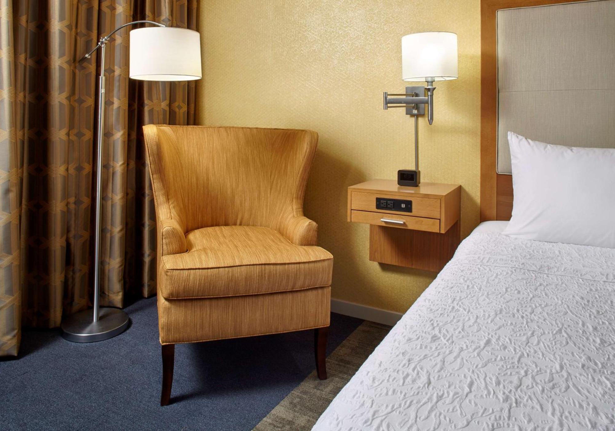 Hampton Inn & Suites Pittsburgh Airport South/Settlers Ridge Robinson Township  Bagian luar foto